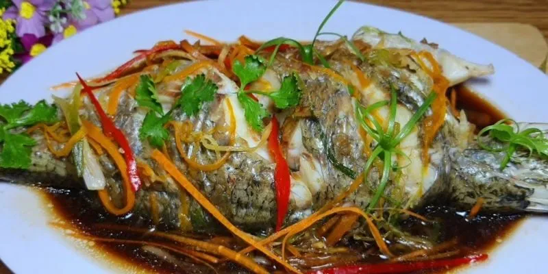 Hương Vị Đặc Trưng Của Cá Trình Om Gừng Hành