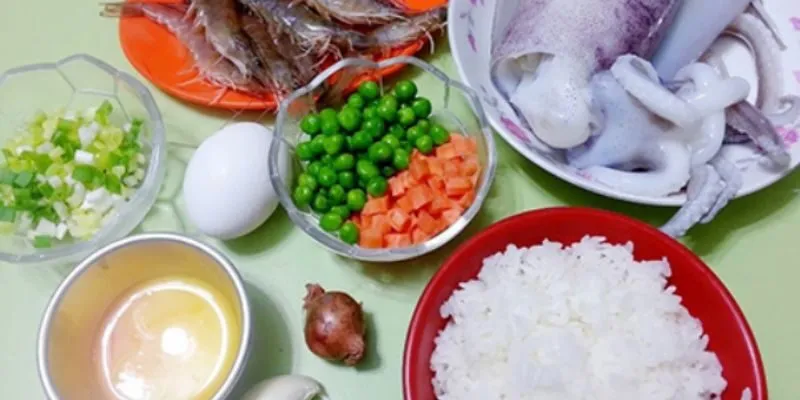 Nguyên Liệu Cần Chuẩn Bị Cho Cơm Rang Hải Sản