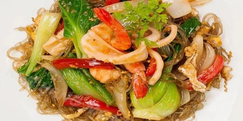 Món Miến Xào Hải Vị Bản Gang