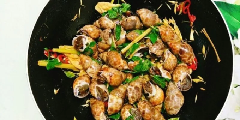 Thưởng Thức Ốc Hương Om Ớt Cay Ngọc Trai