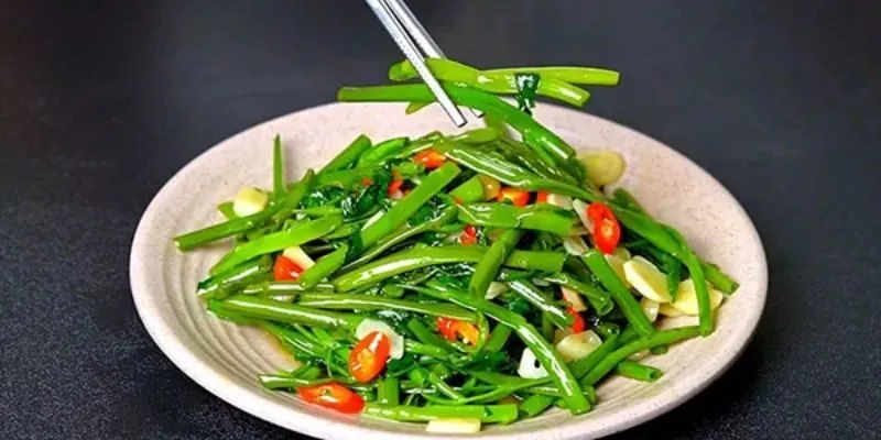 Tại sao rau xào tỏi lại được yêu thích?