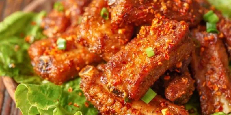 Lý Do Món Sườn Kim Bài Vị Tỏi Được Yêu Thích