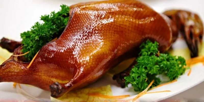 Đặc Điểm Nổi Bật Của Món Vịt Quay Bắc Kinh Theo Vị